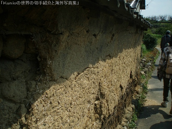 山の辺の道の土塀