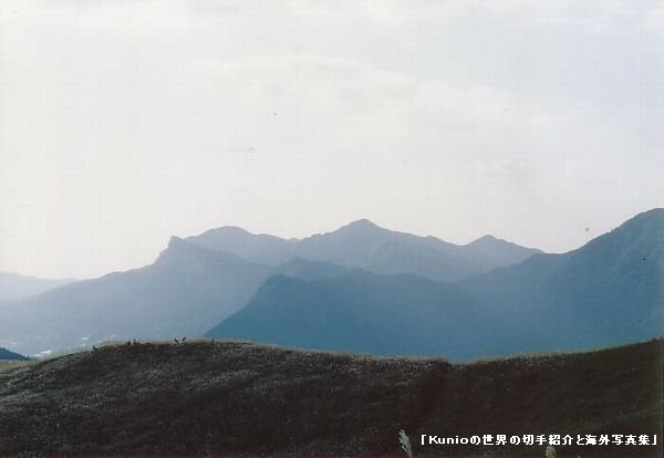 曽爾高原からの大台ケ原の遠望と有名なススキの高原